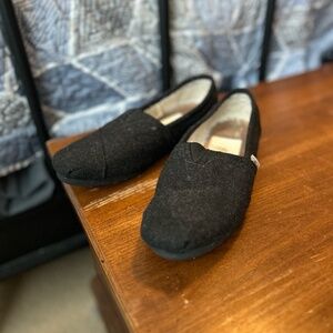 Black Fleece-lined Toms Shoes